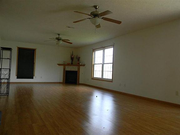 4th image of 2702 Anderson Dr