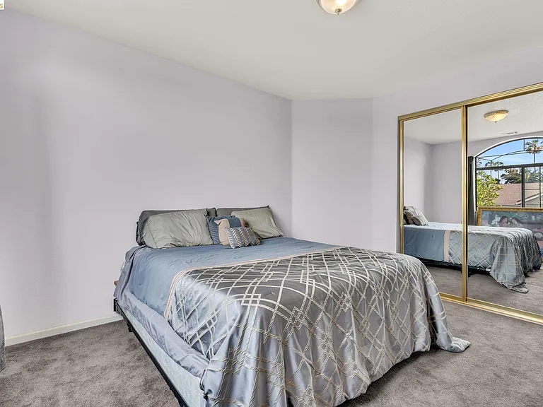 5640 Edgeview Dr — Photo 31