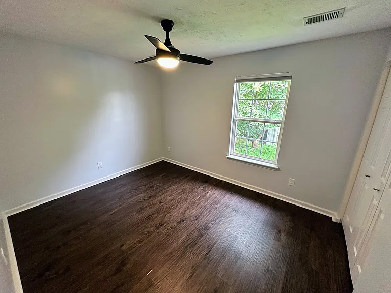 3821 Landridge Dr — Photo 11