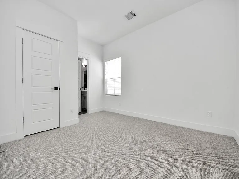 318 Neyland St — Photo 25
