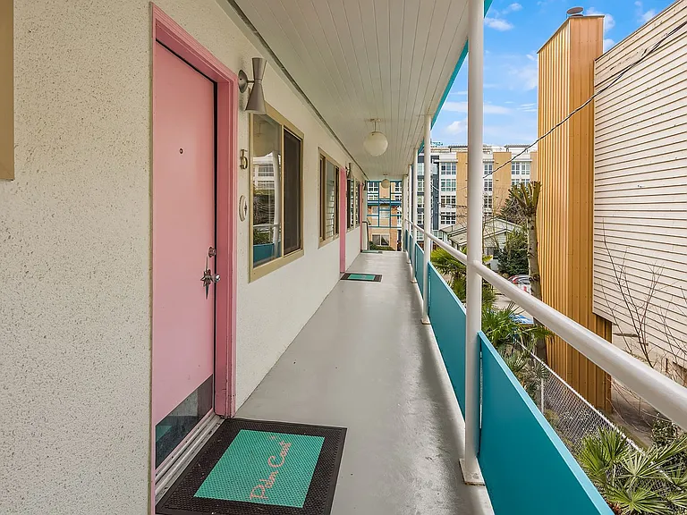 Palm Court - Located in the heart of Seattle — Photo 17