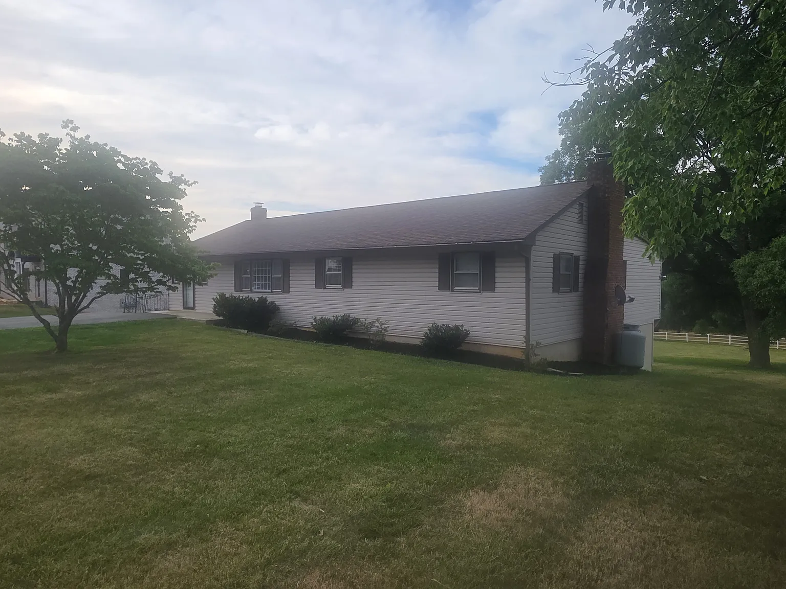 3 bed, 3150 sqft, $2,200 — Photo 2