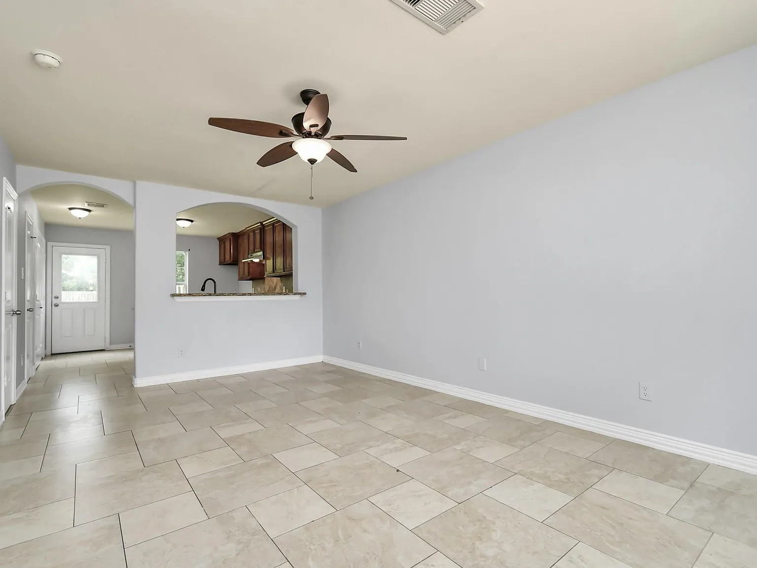 2 bed, 1.5 bath, 2068 sqft, $1,500 — Photo 4
