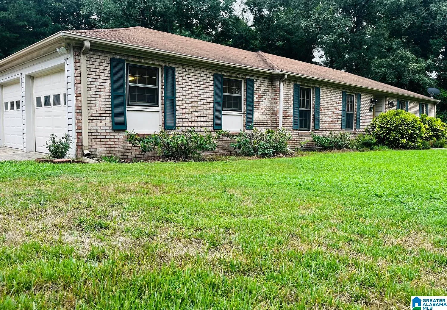 3 bed, 2.5 bath, 1900 sqft, $1,900 — Photo 2