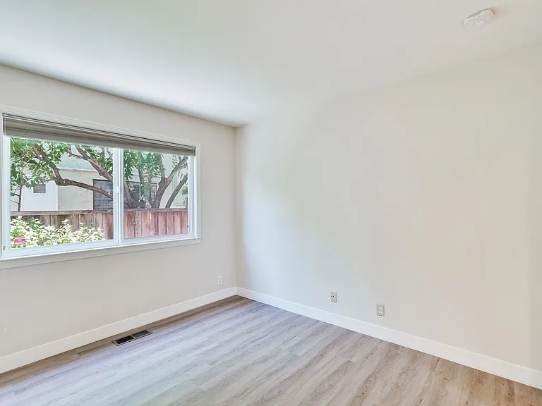 803 Runningwood Cir — Photo 43