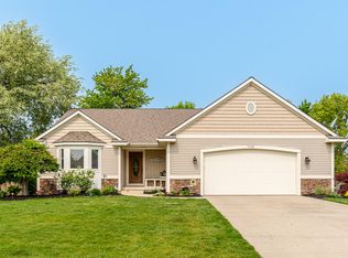 7105 Keystone Ct, Jenison, MI 49428