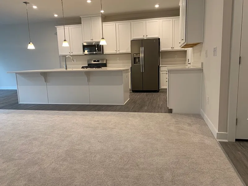 4 bed, 2976 sqft, $2,700 — Photo 3