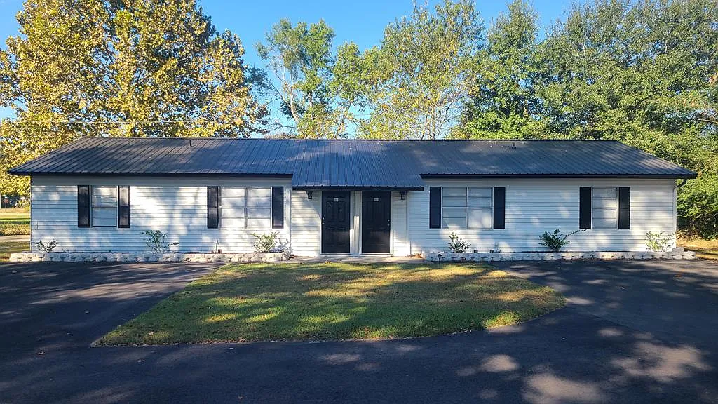 2 bed, 1.0 bath, 840 sqft, $950 — Photo 1