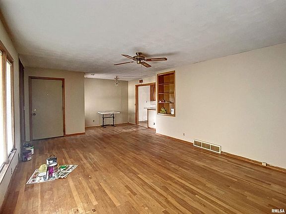 3rd image of 202 W 1st Ave