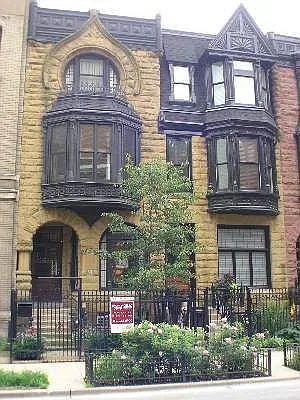 51 E Division St photo 1