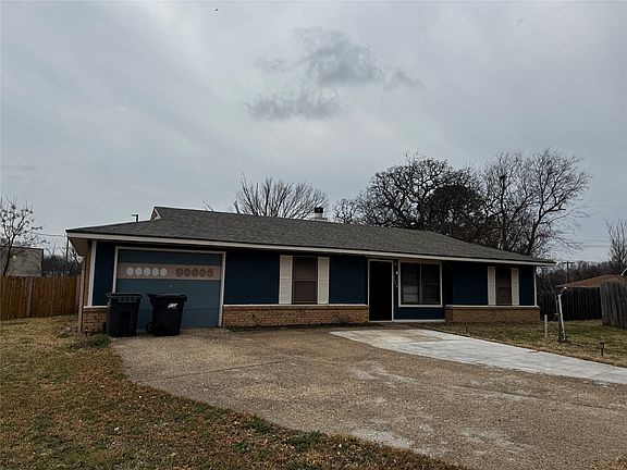 4th image of 2416 Morris Dr