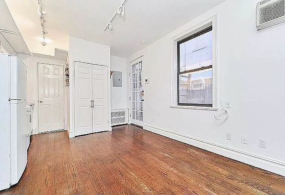 3rd image of 224 W 13th St #Ct1