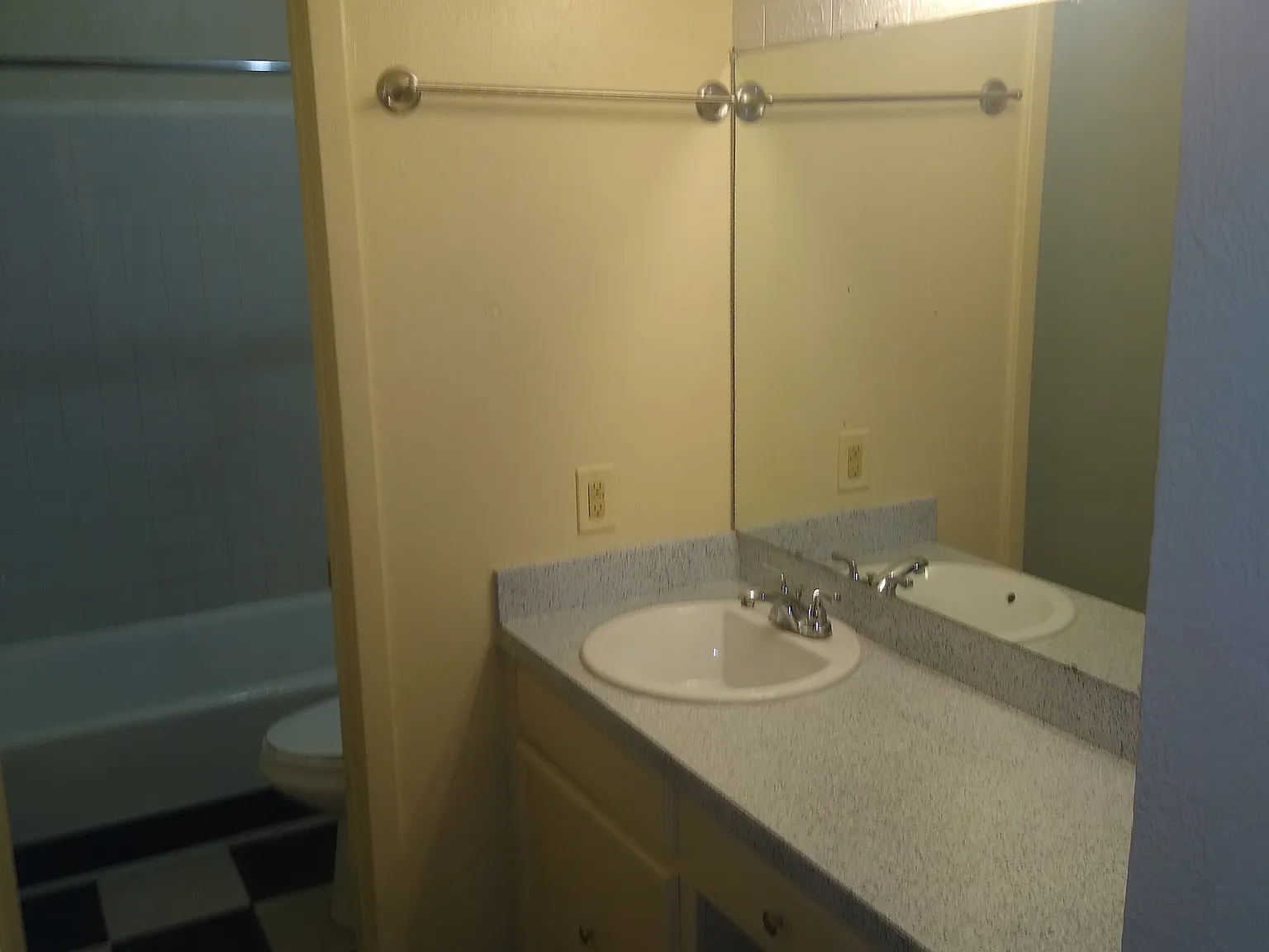 3 bed, 1645 sqft, $1,850 — Photo 4