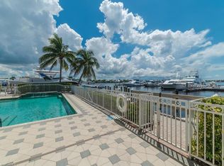 909 10th St S APT 205, Naples, FL 34102