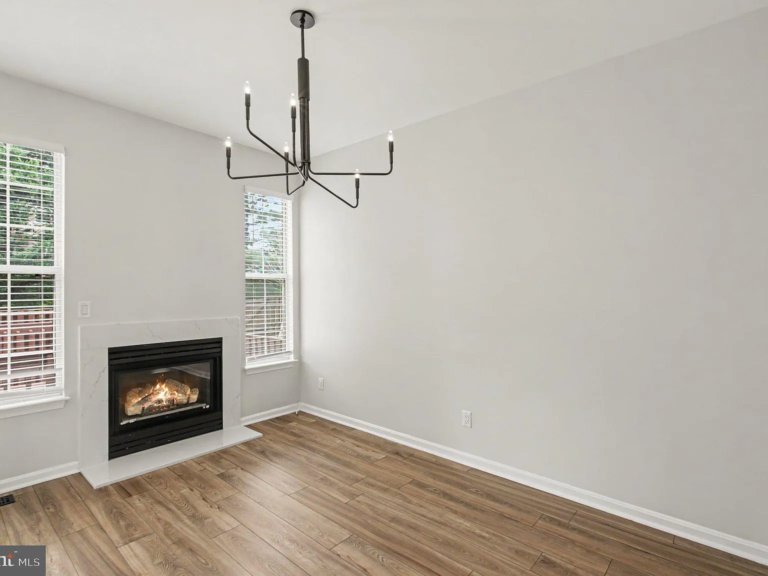 4 bed, 4.0 bath, 1837 sqft, $2,945 — Photo 4