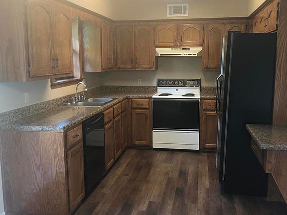 3rd image of 1117 E L St