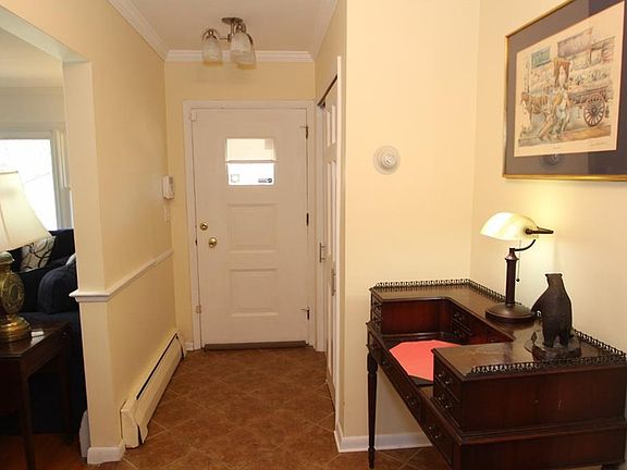 4th image of 18 Lorenz Dr