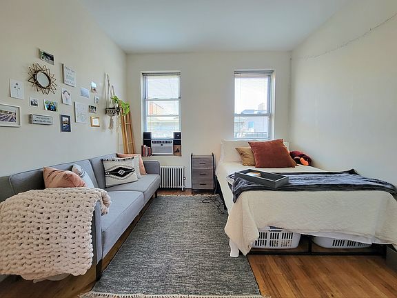 4th image of 124 E 4th St APT 21