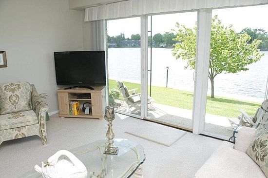 4th image of 1077 Greenleaf Blvd. #104