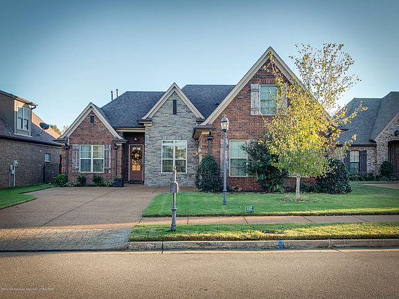 2nd image of 6961 Dakota Cir N