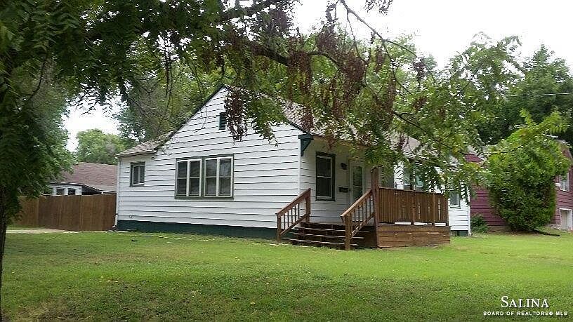 1st image of 812 W Republic Ave