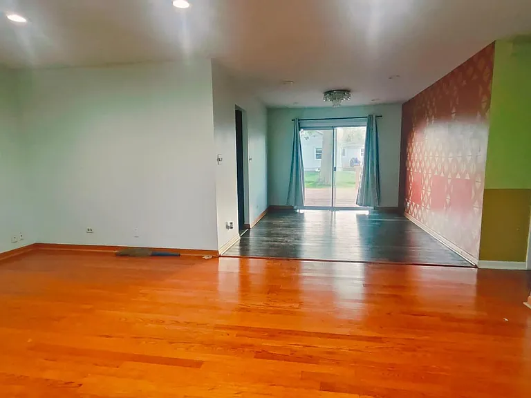 831 Silver Rock Ln — Photo 14