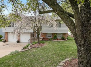 6604 NW Gilly Dr, Parkville, MO 64152