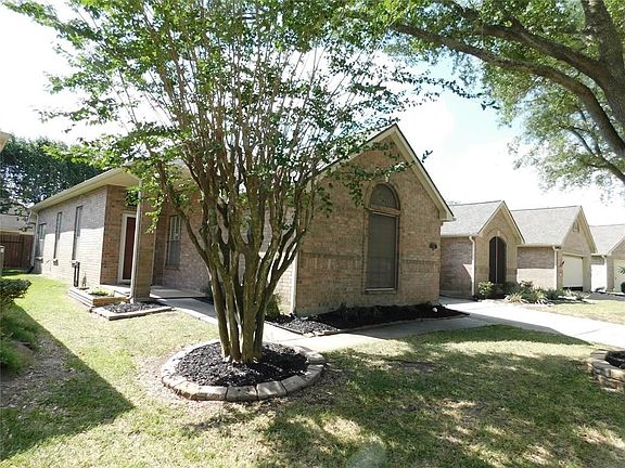 3rd image of 739 Apple Blossom Dr