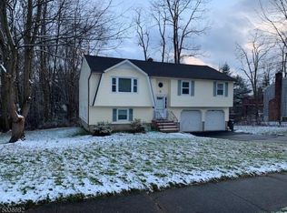 16 Kearney Ave, Whippany, NJ 07981