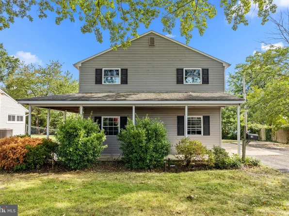 79 Blue Ridge Dr, Levittown, PA 19057