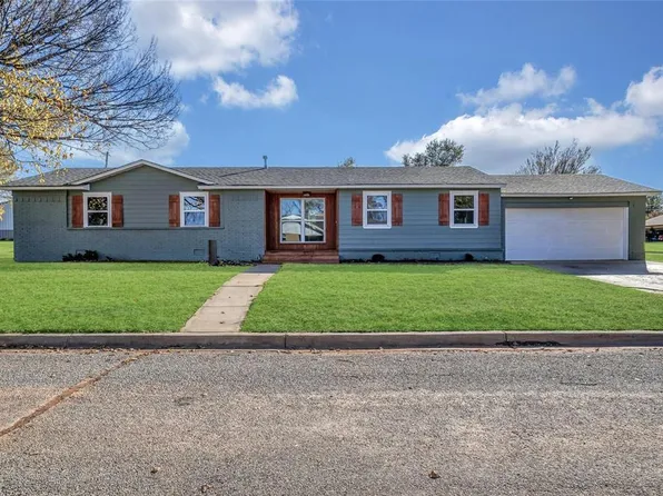 104 Bonham Dr, Cordell, OK 73632