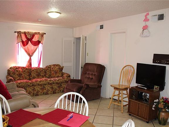 5th image of 2703-01 Lexington Dr