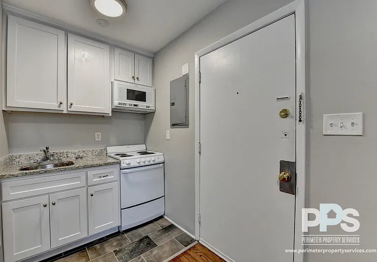 81 E Wesley Rd NE #7 — Photo 5