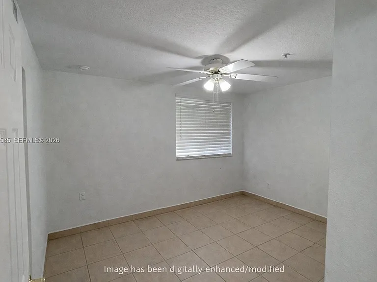 318 E 6th St #102 — Photo 13