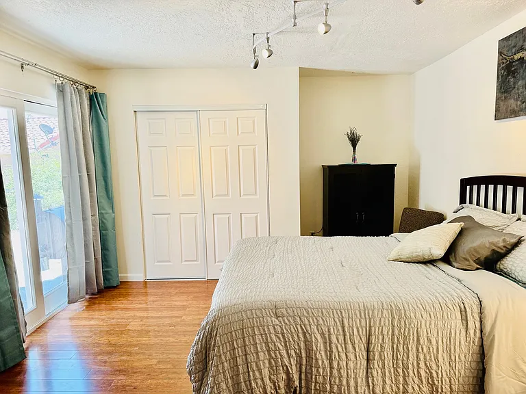 1305 NW Hilton Pl — Photo 1