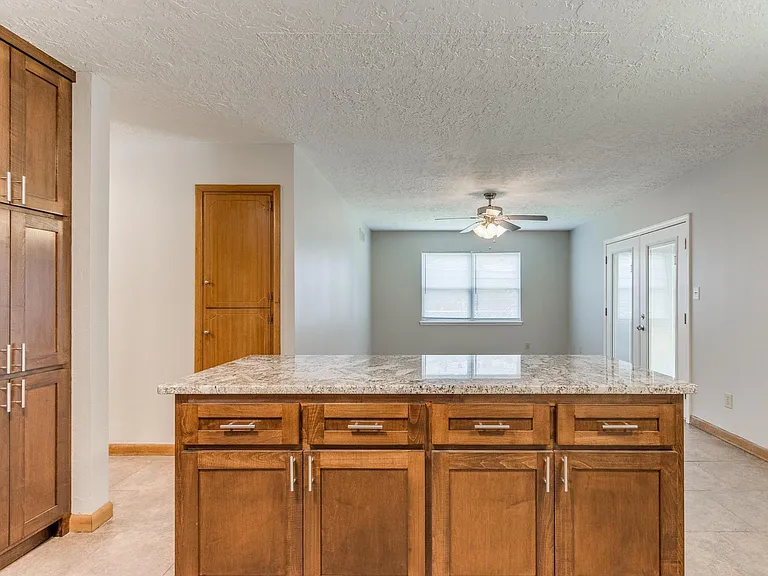 306 S Mercedes Dr — Photo 9