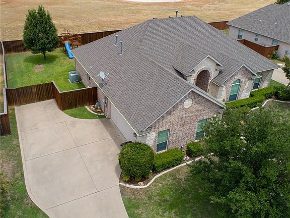 4th image of 1511 Twin Oaks Dr