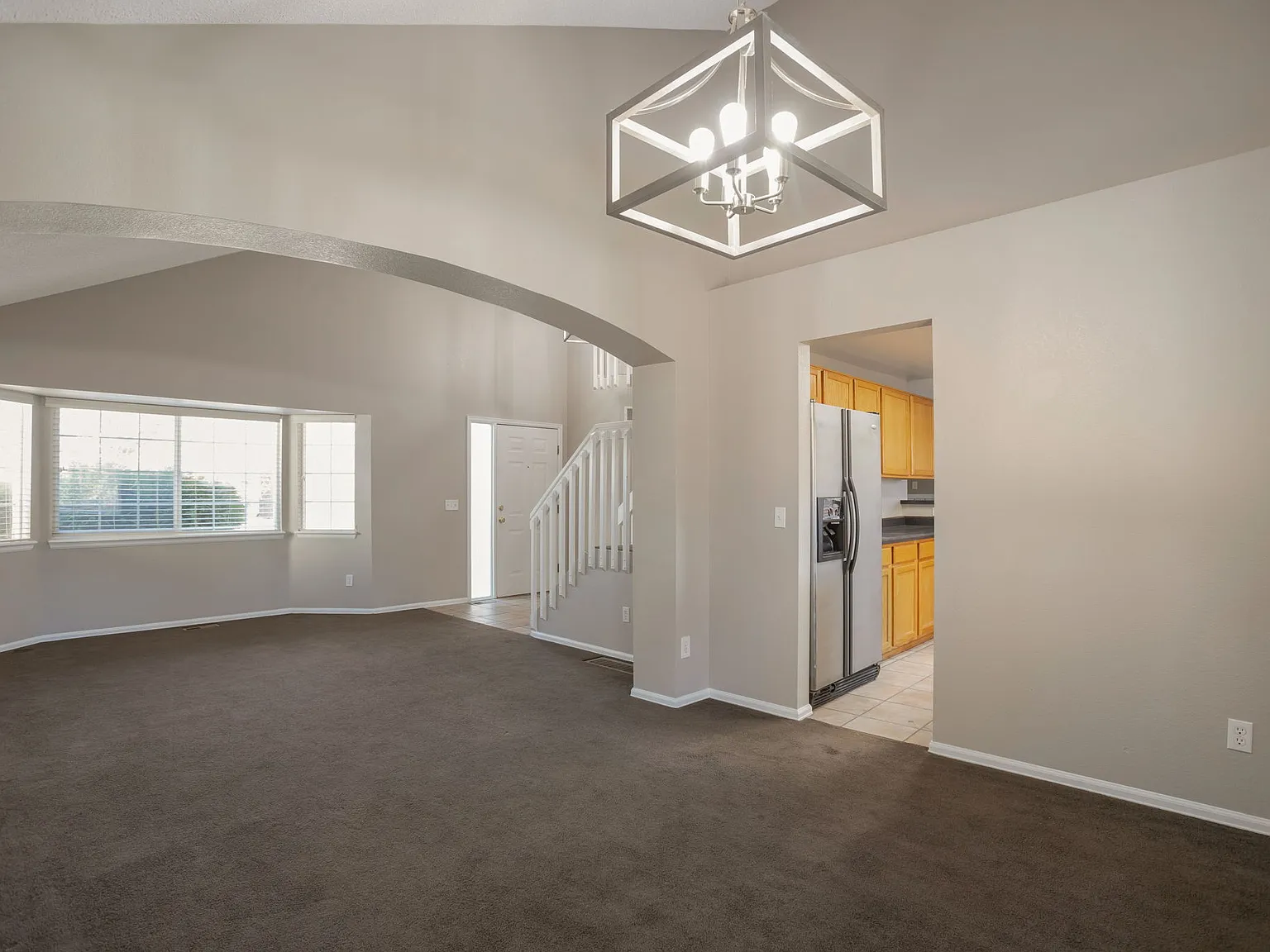 4 bed, 2400 sqft, $3,195 — Photo 4