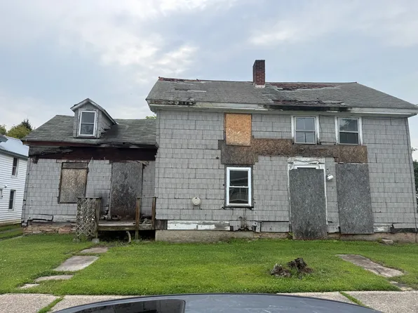 21 Willow St, Malone, NY 12953