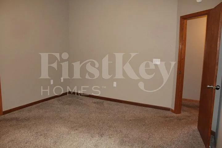 10311 Park Valley Dr — Photo 14