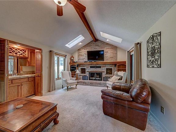 5th image of 18112 Cliff Dr