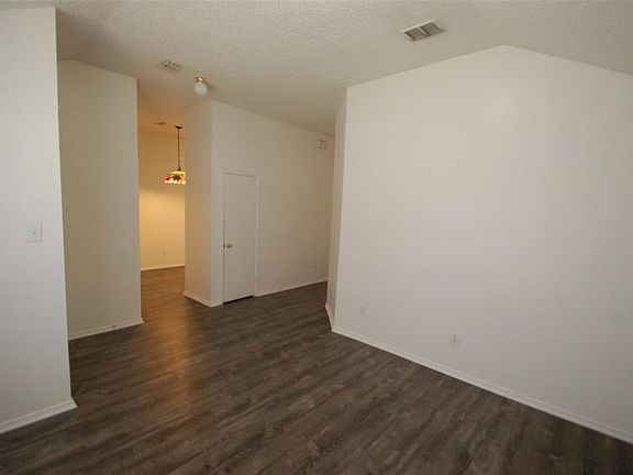 3rd image of 800 Canyon Cove Dr