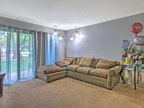 2nd image of 1050 Driftwood Ct APT D1