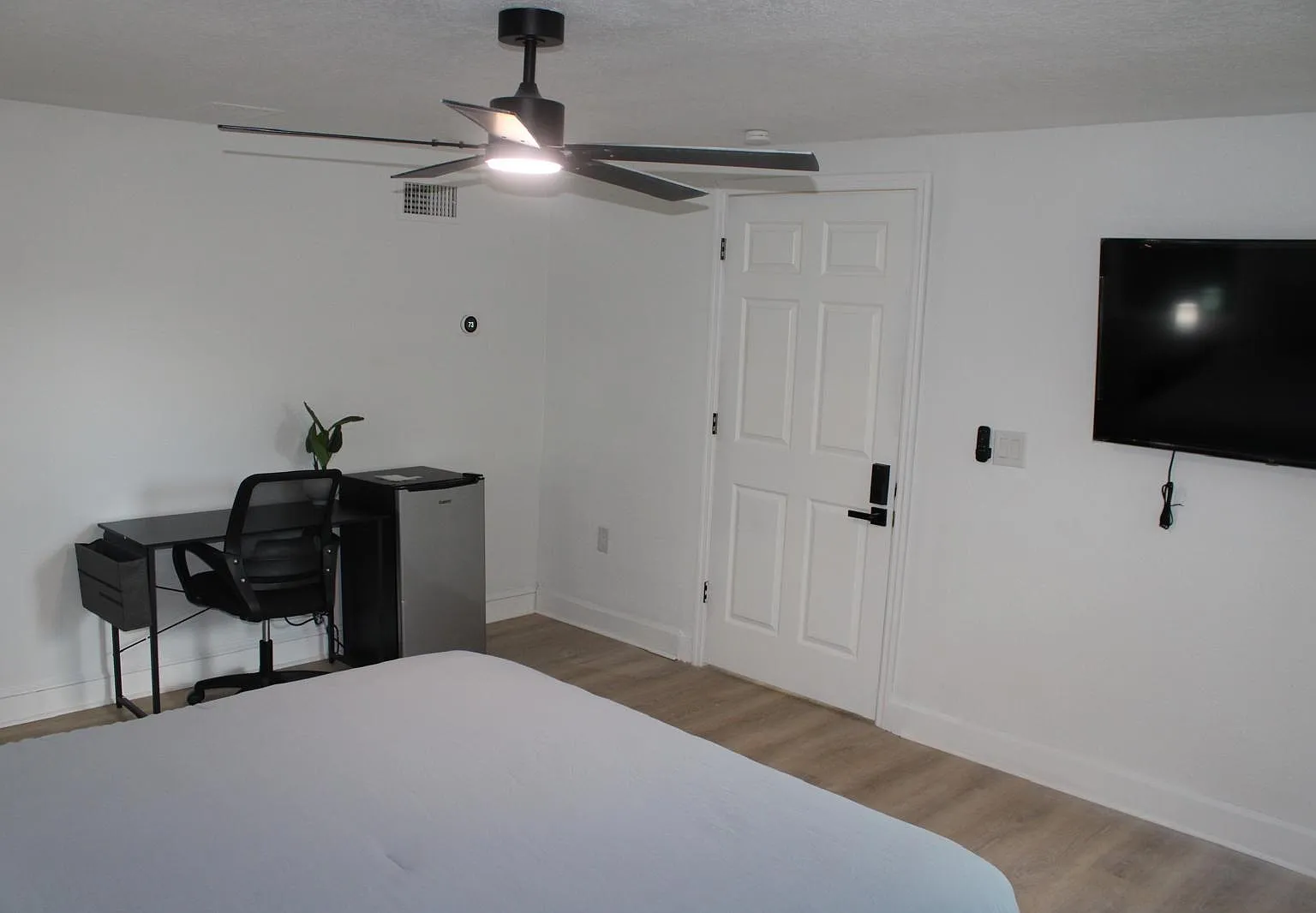4 bed, 5.0 bath, 2000 sqft, $910 — Photo 2