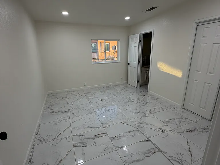806 Vine St — Photo 9
