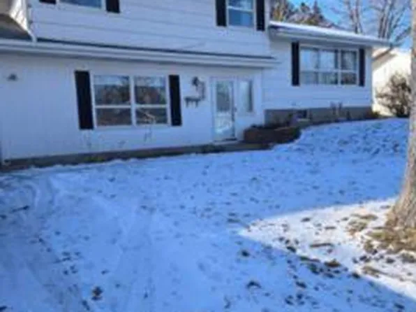 1321 Imperial Ln, New Brighton, MN 55112