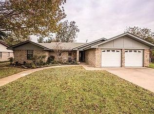 4504 Idledell Dr, Benbrook, TX 76116
