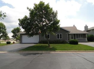 405 Park Place Ct #B, Waterford, WI