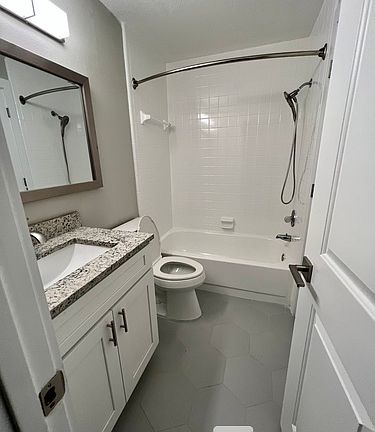 5th image of 3217 Bloomingdale Villas Ct #3221