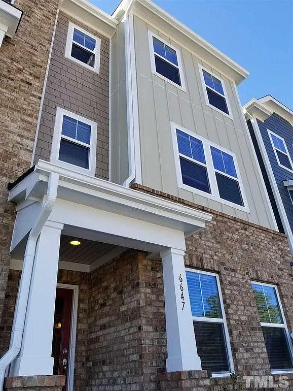 3 bed, 3.5 bath, 1700 sqft, $1,995 — Photo 2